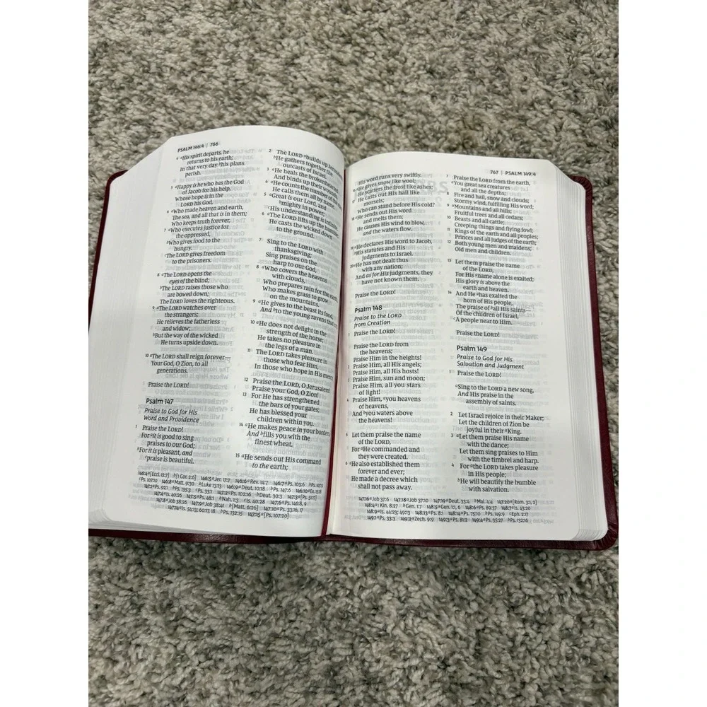 NKJV Holy Bible New King James Version Red Leather-Soft GIANT PRINT Reference